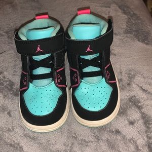 Girls Jordan’s Size 6c